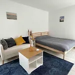 Spacious In Sunny Minutes To شقة