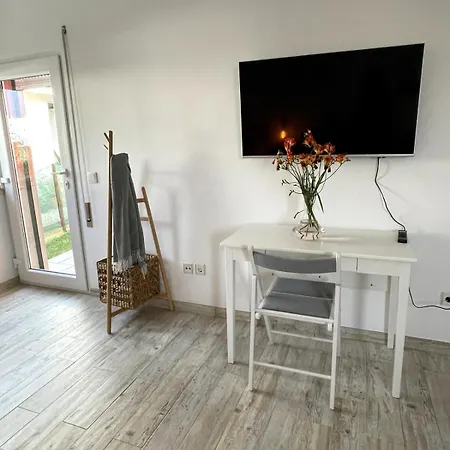 Spacious In Sunny Minutes To Appartamento *