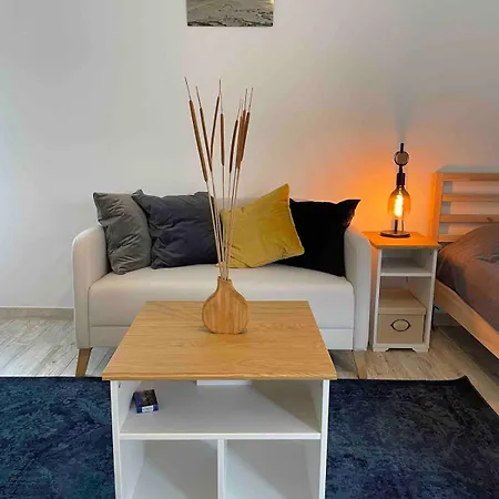 Spacious In Sunny Minutes To شقة لورينها