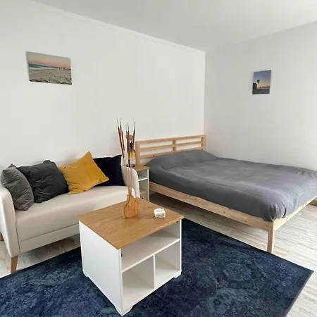 Spacious In Sunny Minutes To Appartamento