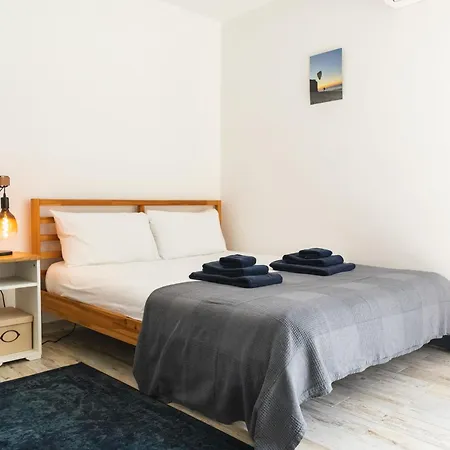 Spacious In Sunny Minutes To Appartamento *