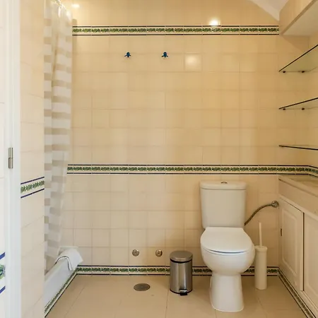 Spacious In Sunny Minutes To Appartamento *