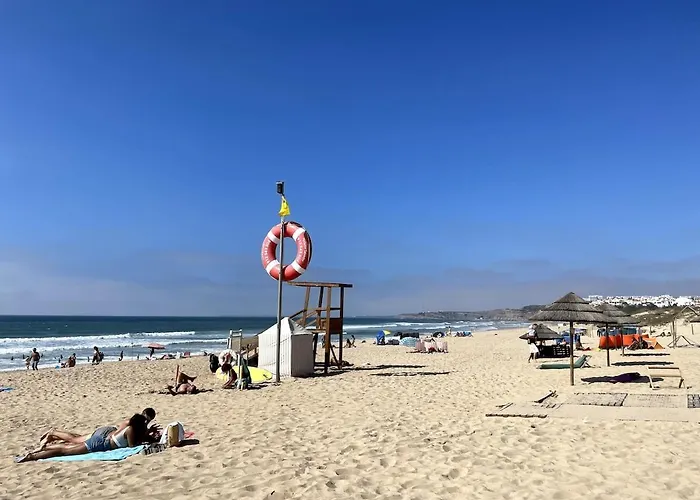 Spacious In Sunny Minutes To Apartamento Lourinhã