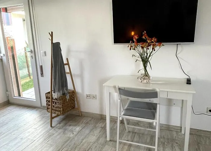 Spacious In Sunny Minutes To Apartamento *