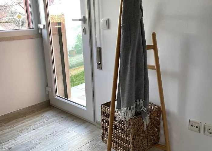 Spacious In Sunny Minutes To