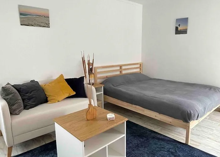 Spacious In Sunny Minutes To Apartamento